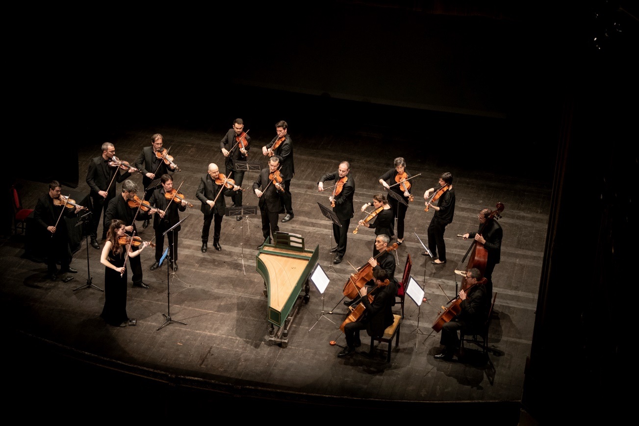 Concert de Nadal, un ball a la vora del foc