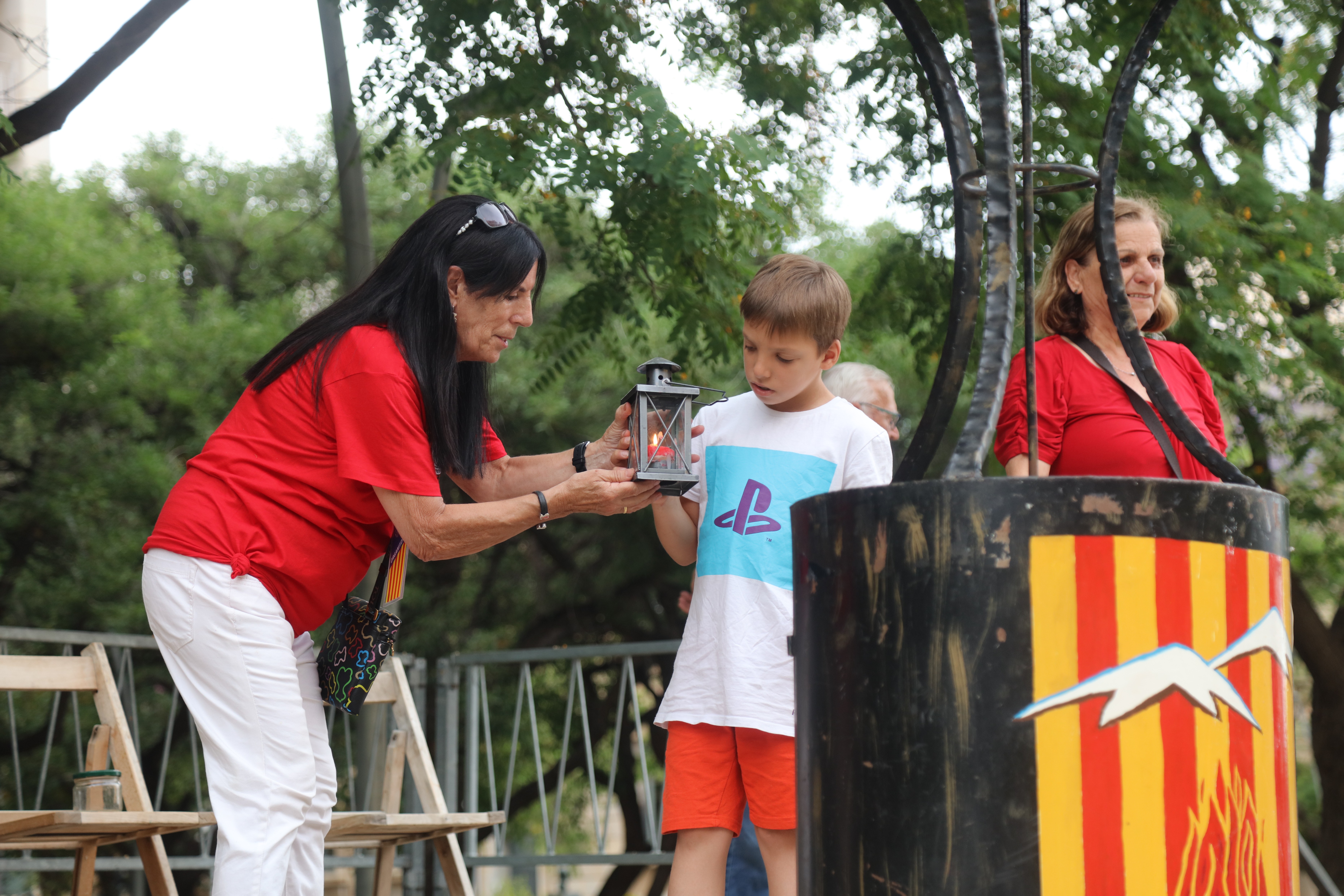 Arribada i repartiment de la Flama del Canigó